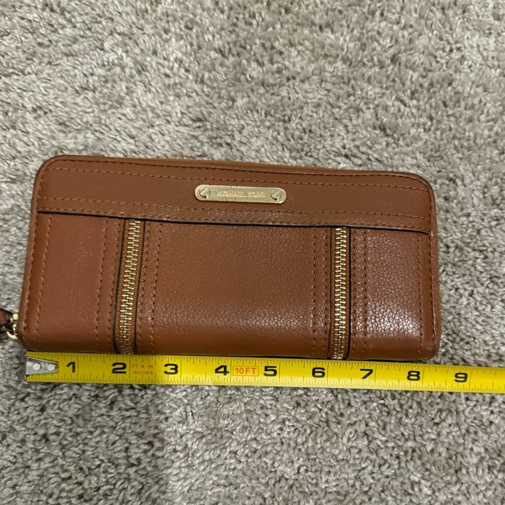Michael Kors zippered accent pebbled leather zip around wallet